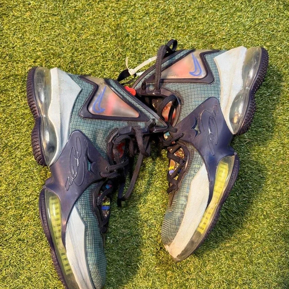 Nike LeBron 19 